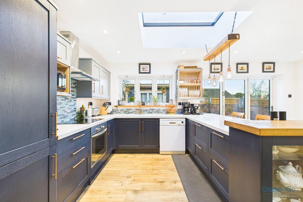 Property photo 3 of 22