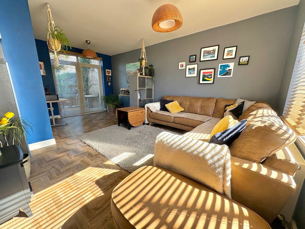 Property photo 2 of 21