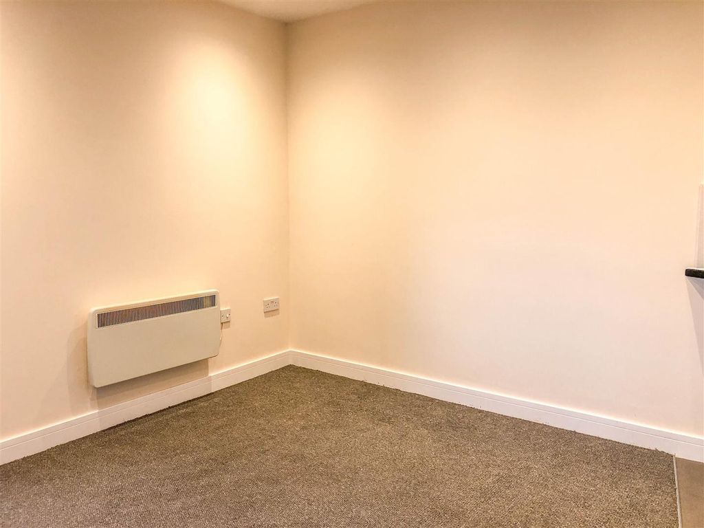 Property photo 3 of 6 Living/Kitchen Area