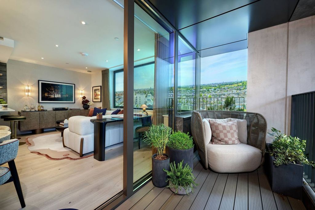 Property photo 2 of 14