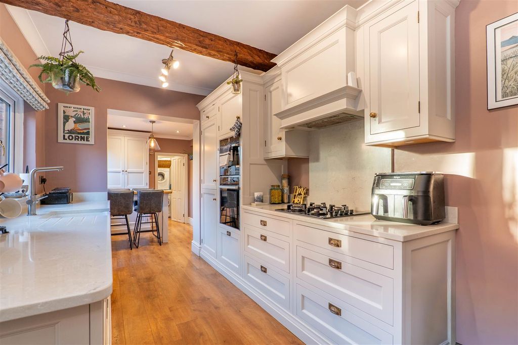 Property photo 3 of 35 Kitchen