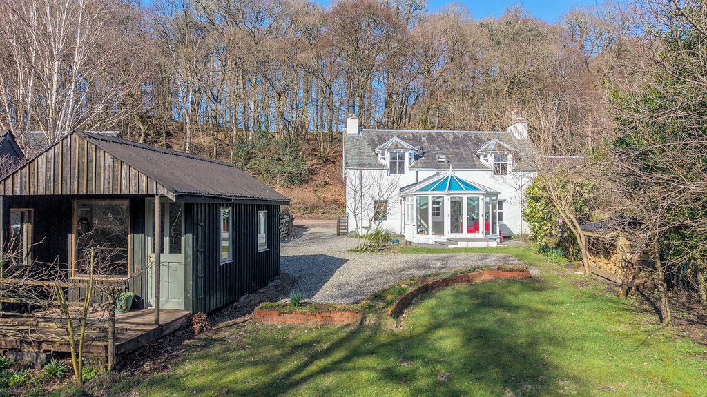 Property photo 2 of 27