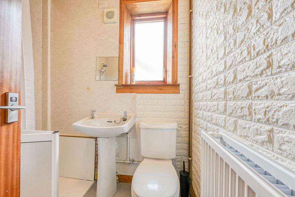 Property photo 3 of 33