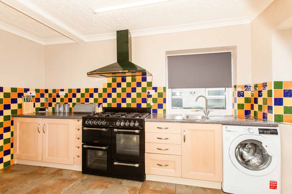 Property photo 2 of 31