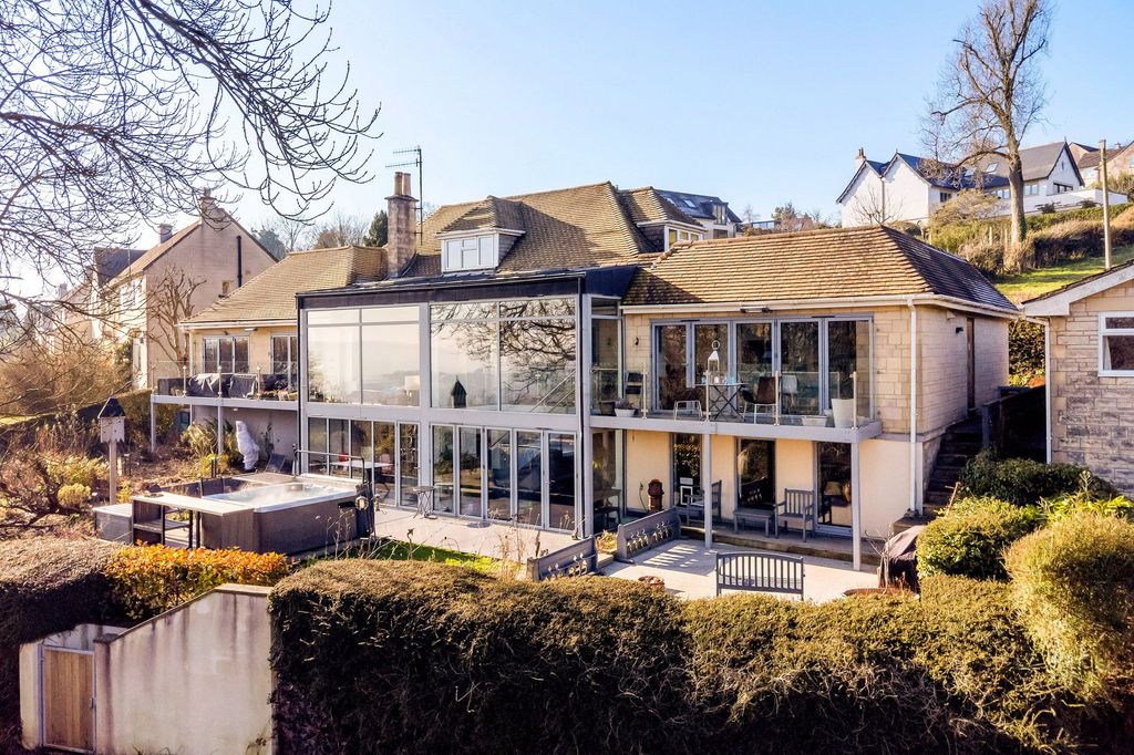 Property photo 1 of 18