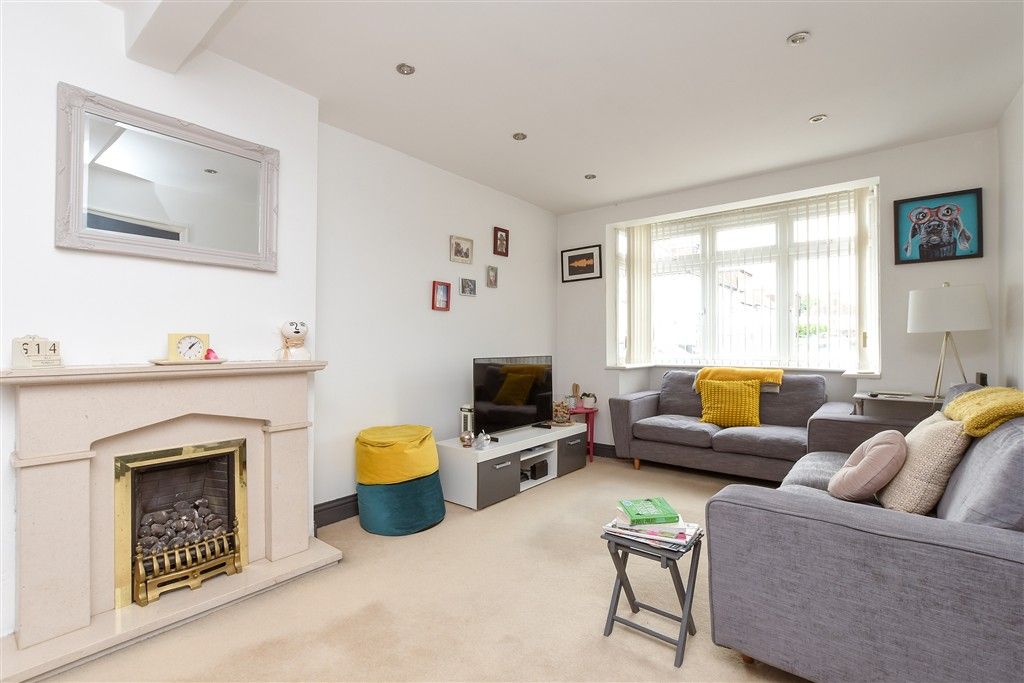 Property photo 1 of 16 Lounge