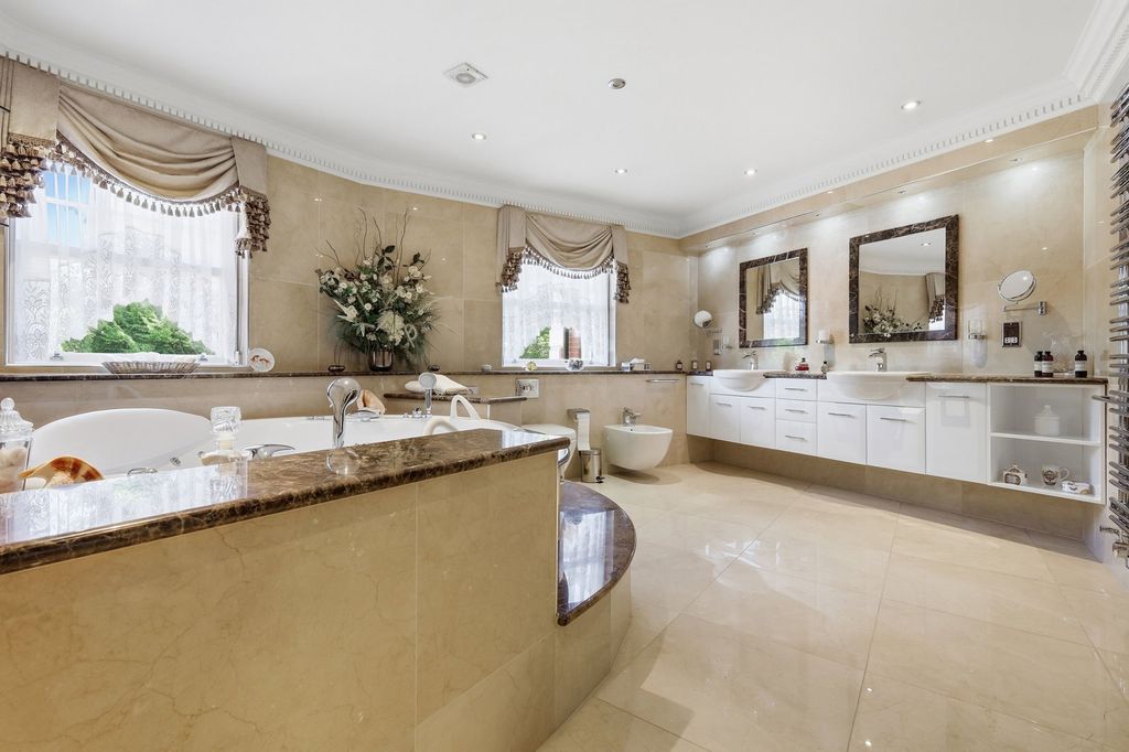 Additional image 43 of 5 bed detached house for saleWambrook Close, Hutton Mount, Brentwood CM13