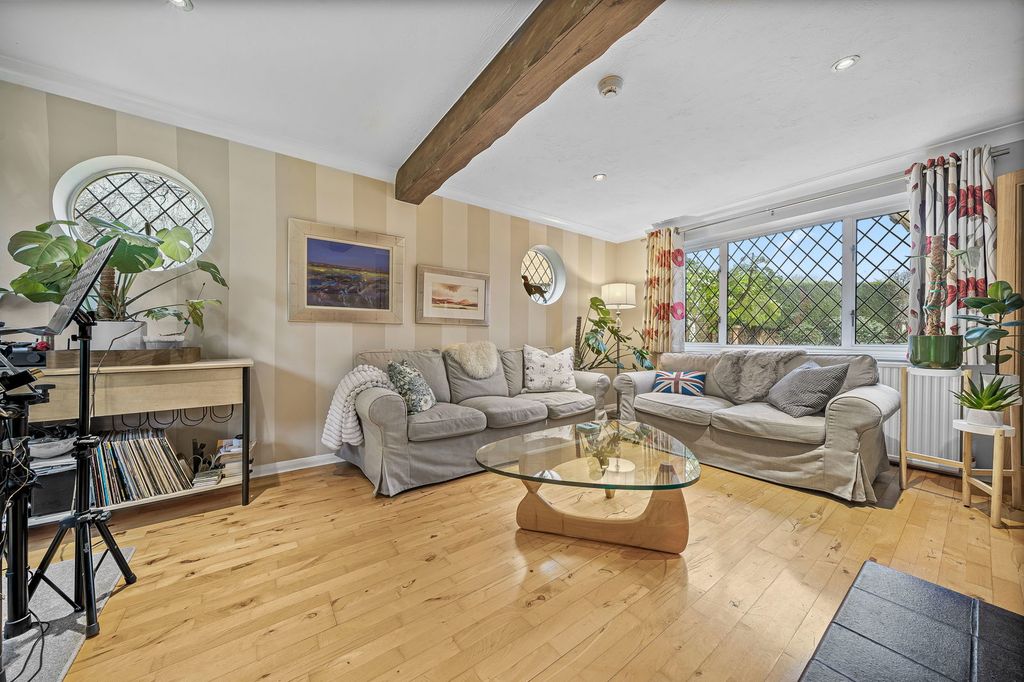 Property photo 2 of 20