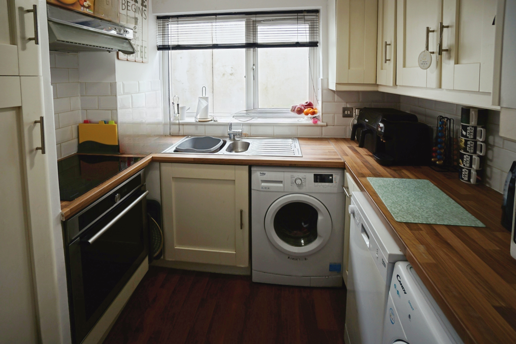 Property photo 2 of 14 Kitchen