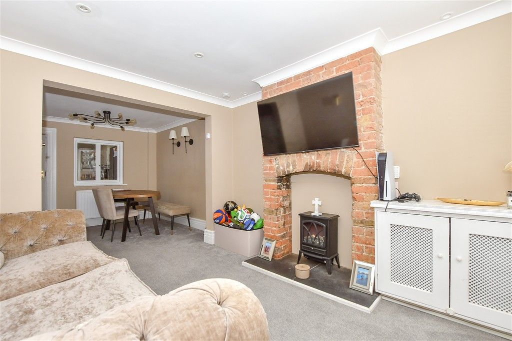 Property photo 2 of 12 Lounge