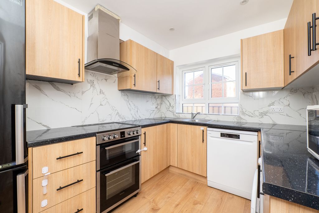 Property photo 2 of 19 Picture No. 11