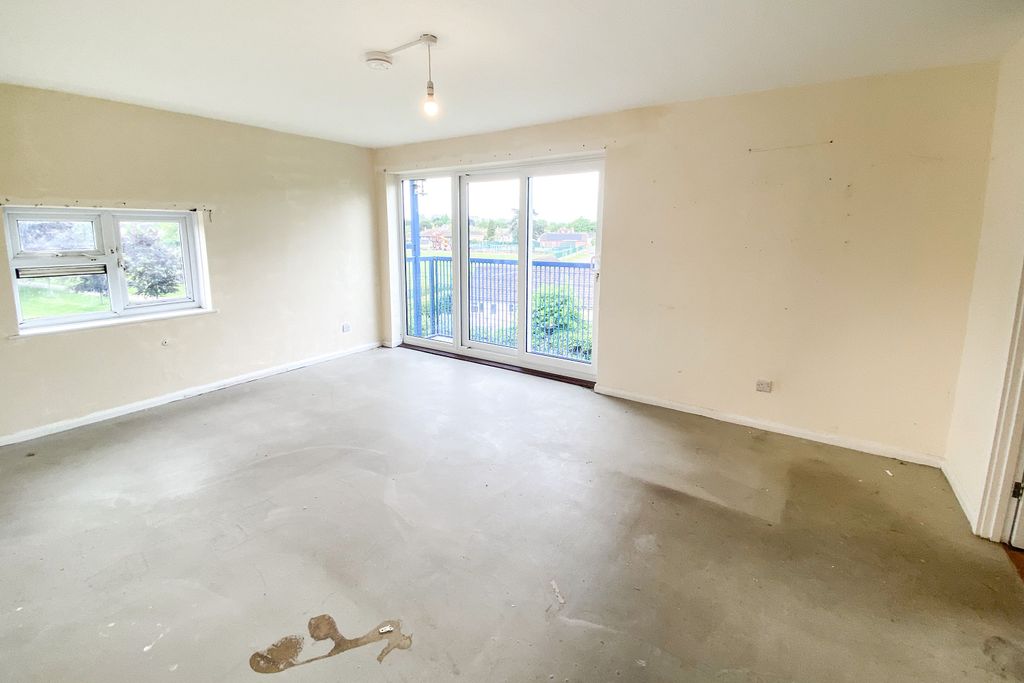 Property photo 3 of 9 13 Bailey House, Forman Street, Calne, Wiltshire, Sn11 8Pg
