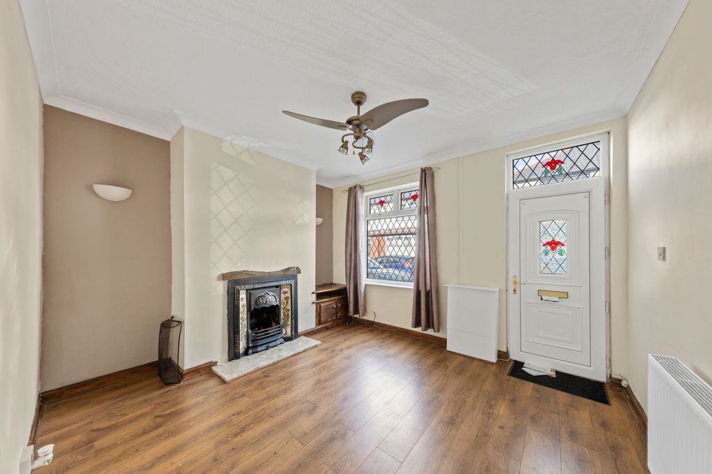 Property photo 2 of 17
