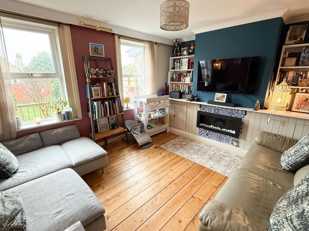 Property photo 2 of 12