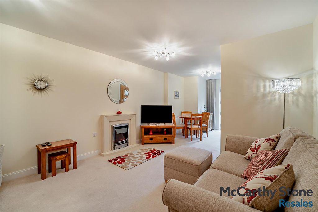 Property photo 2 of 17 Living Room: