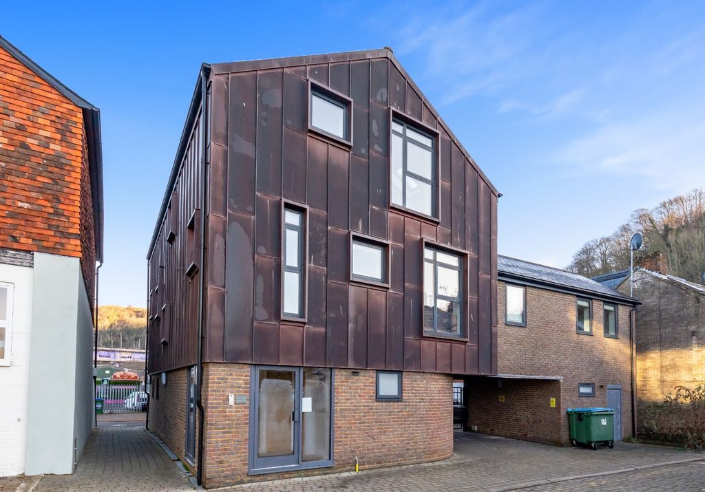 Property photo 1 of 7 4553290