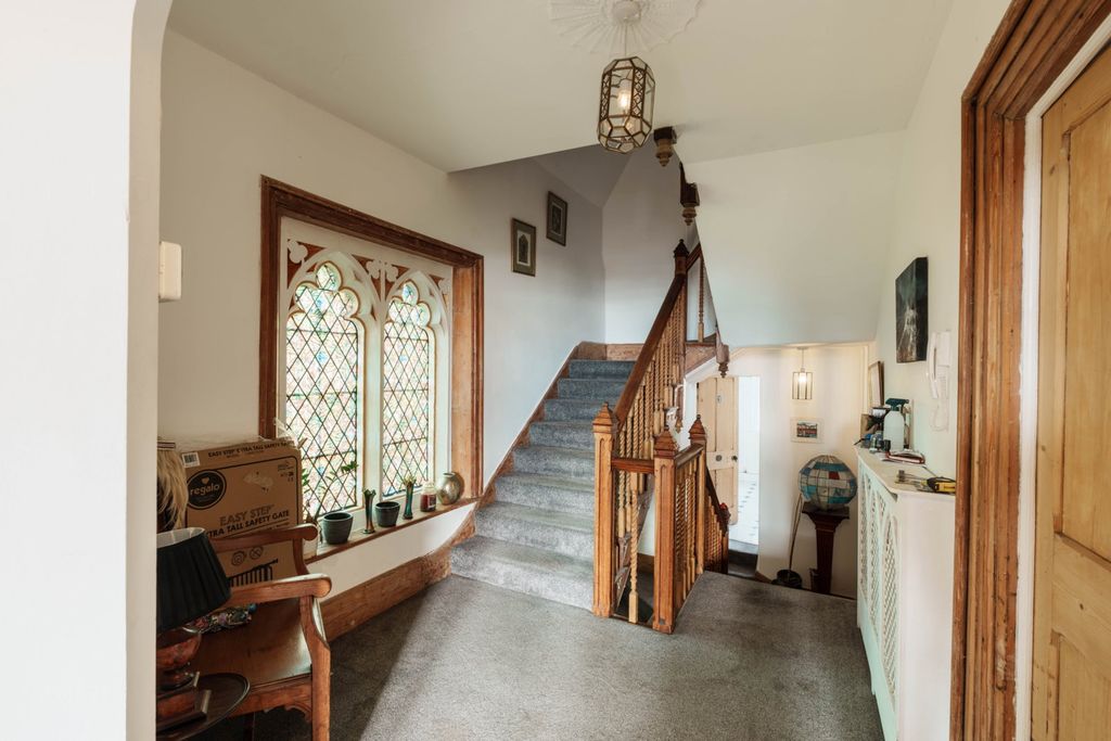 Property photo 3 of 19