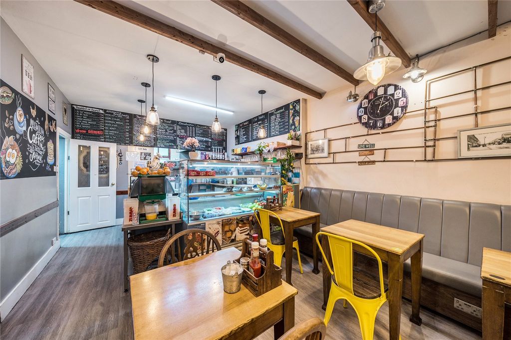 Property photo 2 of 21 Picture No. 02