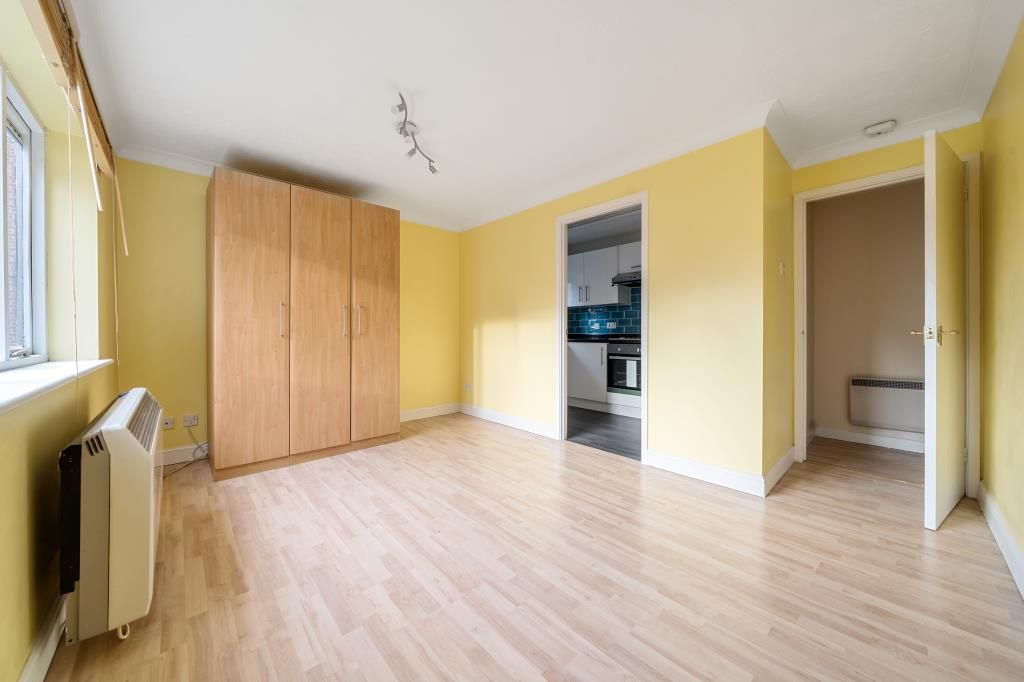 Property photo 3 of 10 Reception/Bedroom