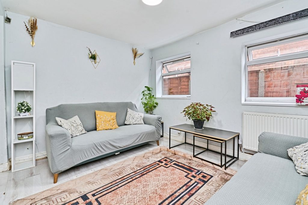 Property photo 2 of 16 Pbox-Img.Jpg