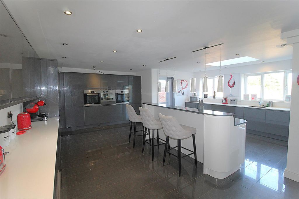 Property photo 2 of 21 Kitchen 1.Jpg
