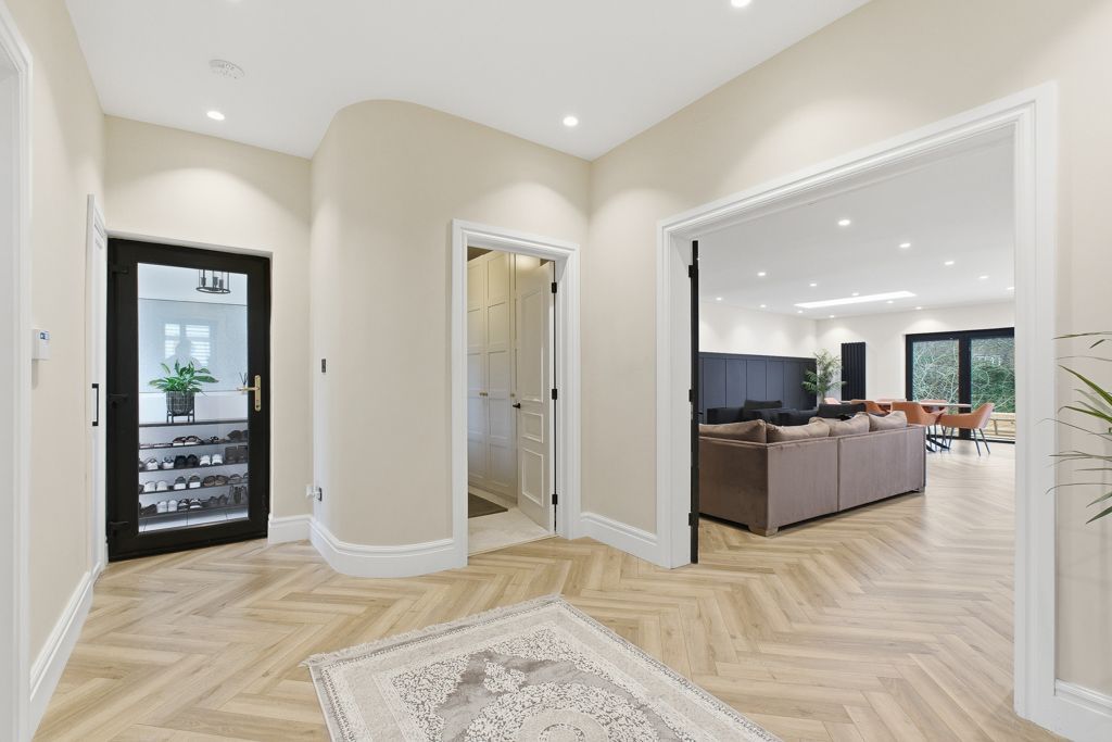 Property photo 3 of 28