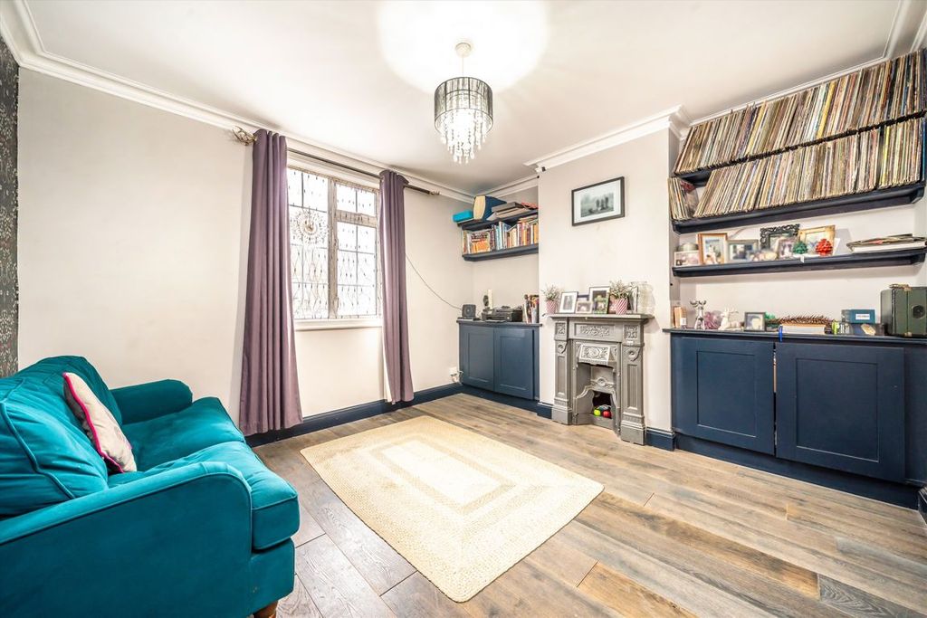 Property photo 2 of 8