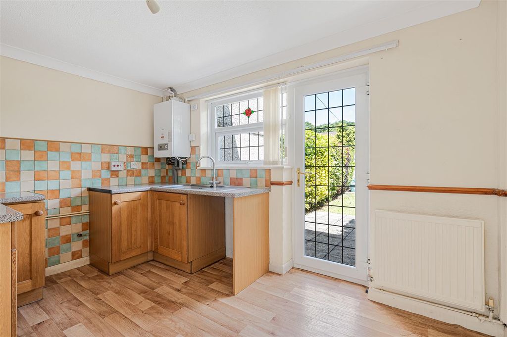 Property photo 3 of 14 Kitchen