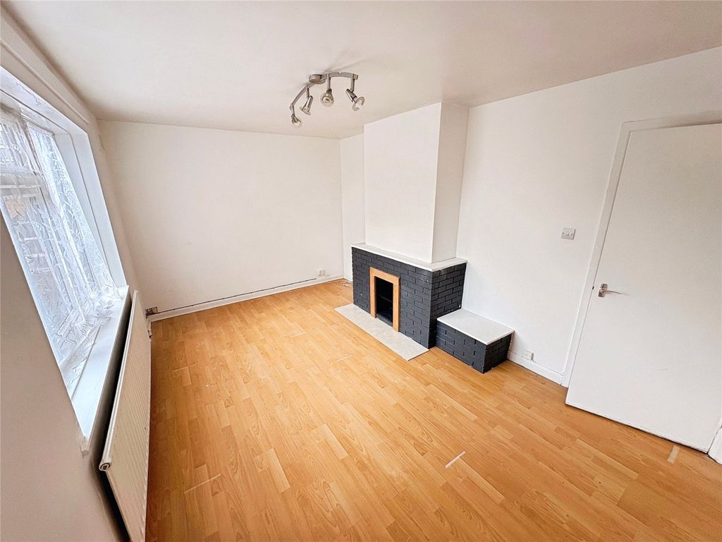 Property photo 3 of 7 Living Room