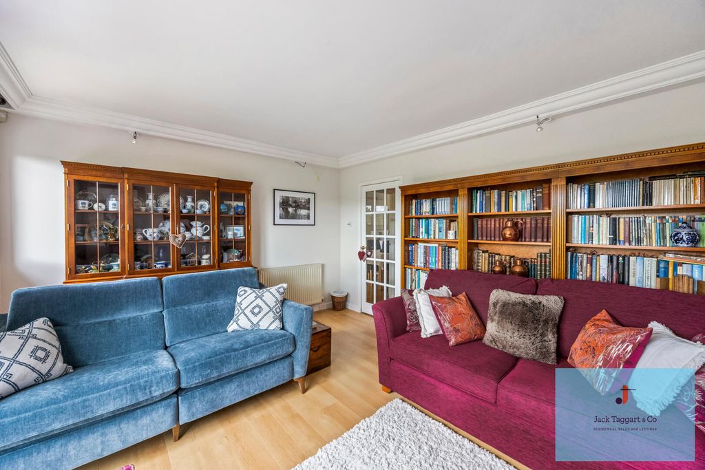 Property photo 3 of 16 Living Room