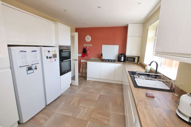 Property photo 2 of 16 Kitchen Photo 1