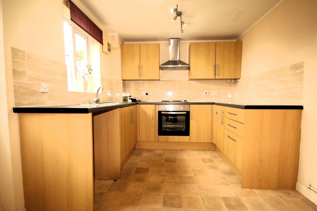 Property photo 2 of 27 Kitchen