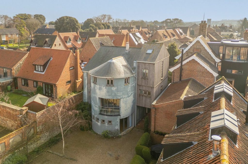 Property photo 1 of 21