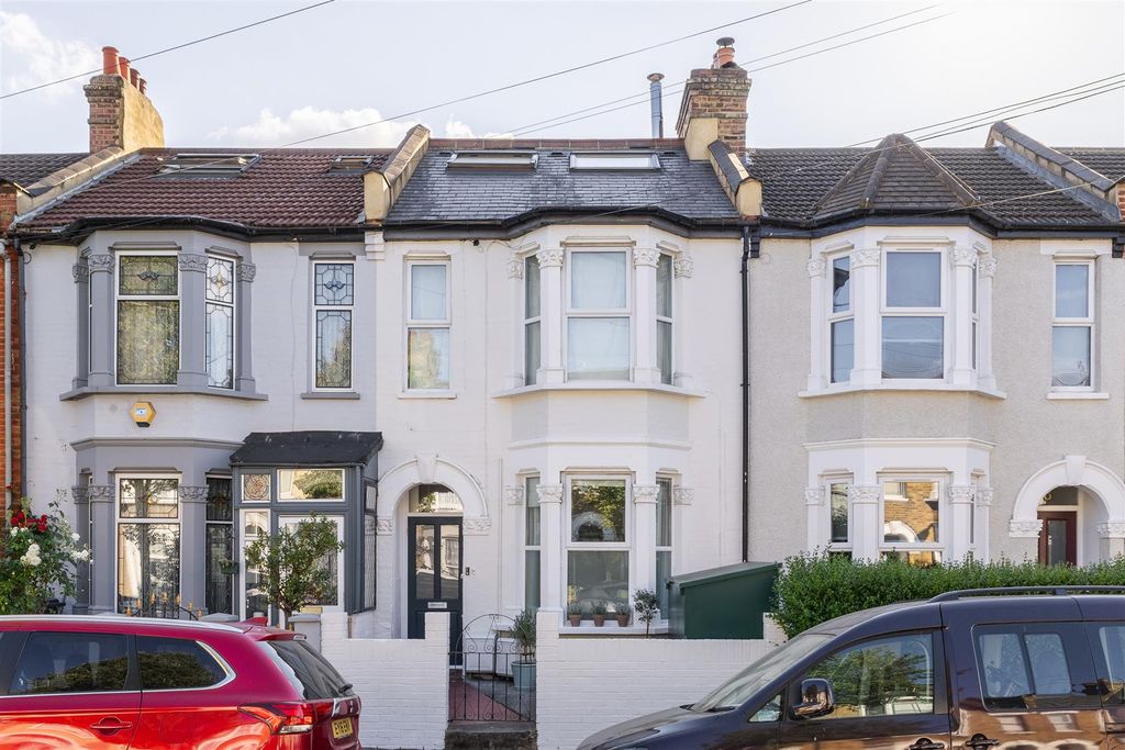 Property photo 1 of 31 Melbourne Road E10