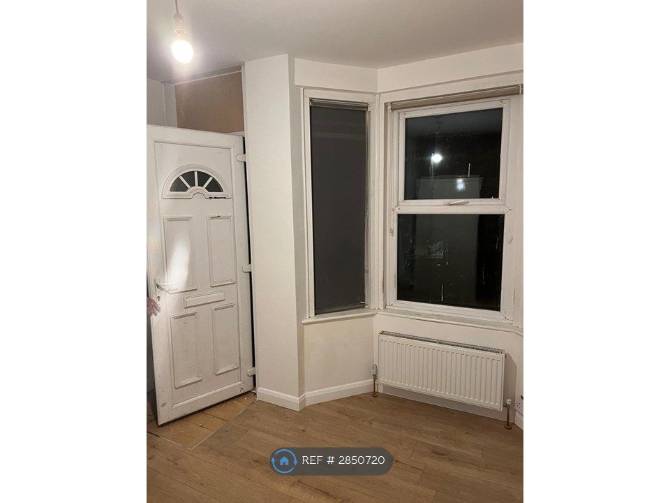 Property photo 2 of 6 Living Room