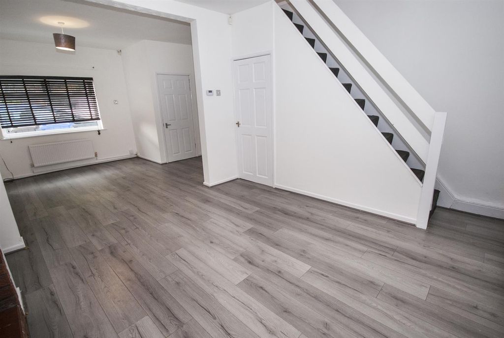 Property photo 3 of 9 Open Plan Aspect