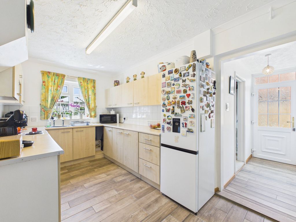 Property photo 2 of 24 Kitchen