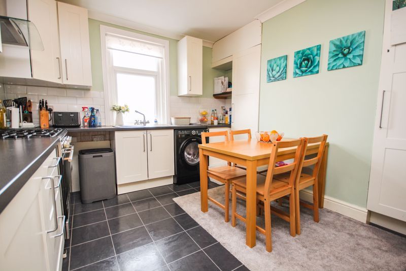 Property photo 3 of 12 Photo 6