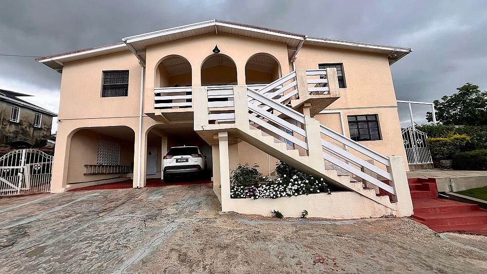 Property photo 1 of 11