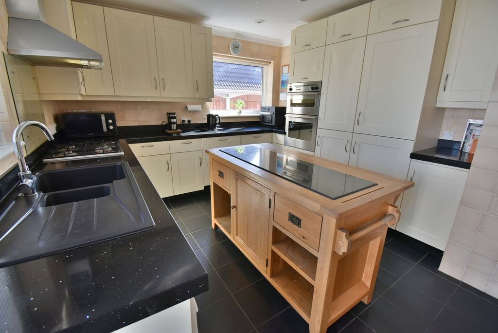 Property photo 3 of 25