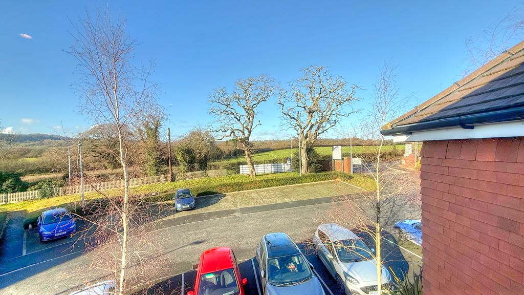 Additional image 15 of 2 bed flat for saleFarnham Road, Liss, Hampshire GU33