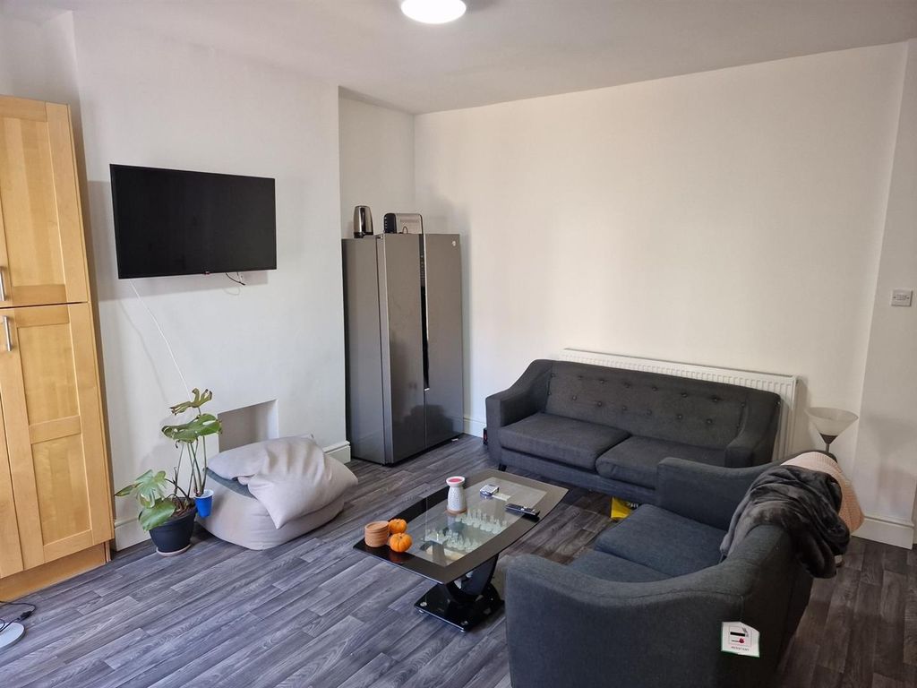 Property photo 2 of 20 Sefton Lounge.Jpg