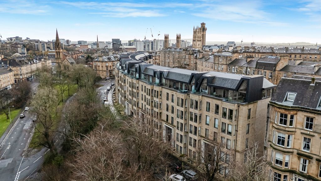 Property photo 1 of 42 4-Print-12 Park Quadrant Flat 1.2_100