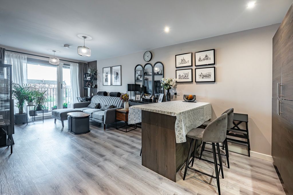 Property photo 2 of 40