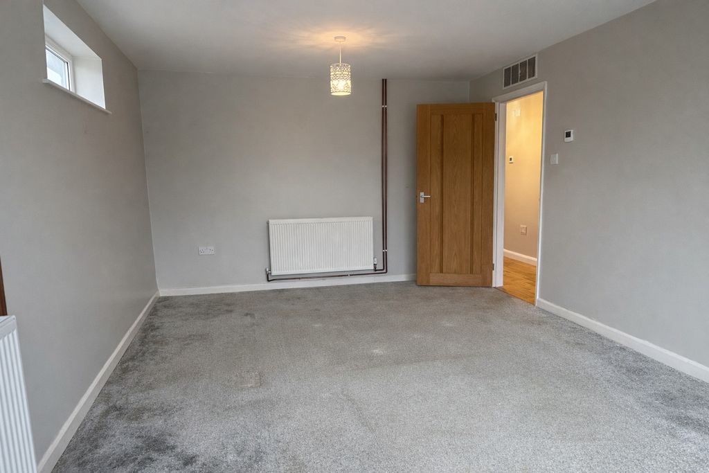 Property photo 3 of 14 4903542