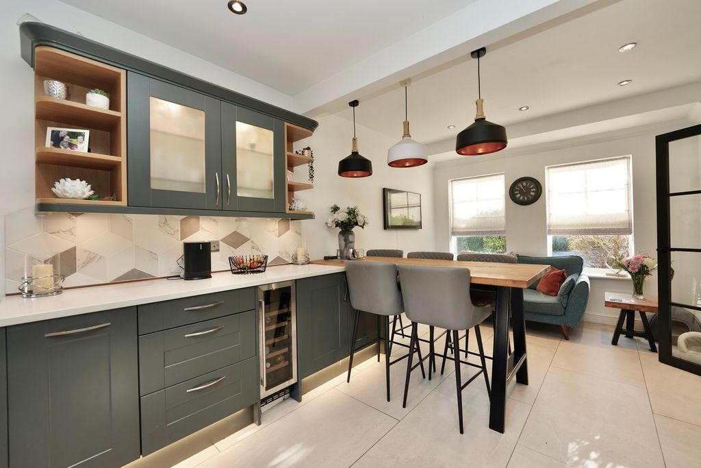 Property photo 3 of 31