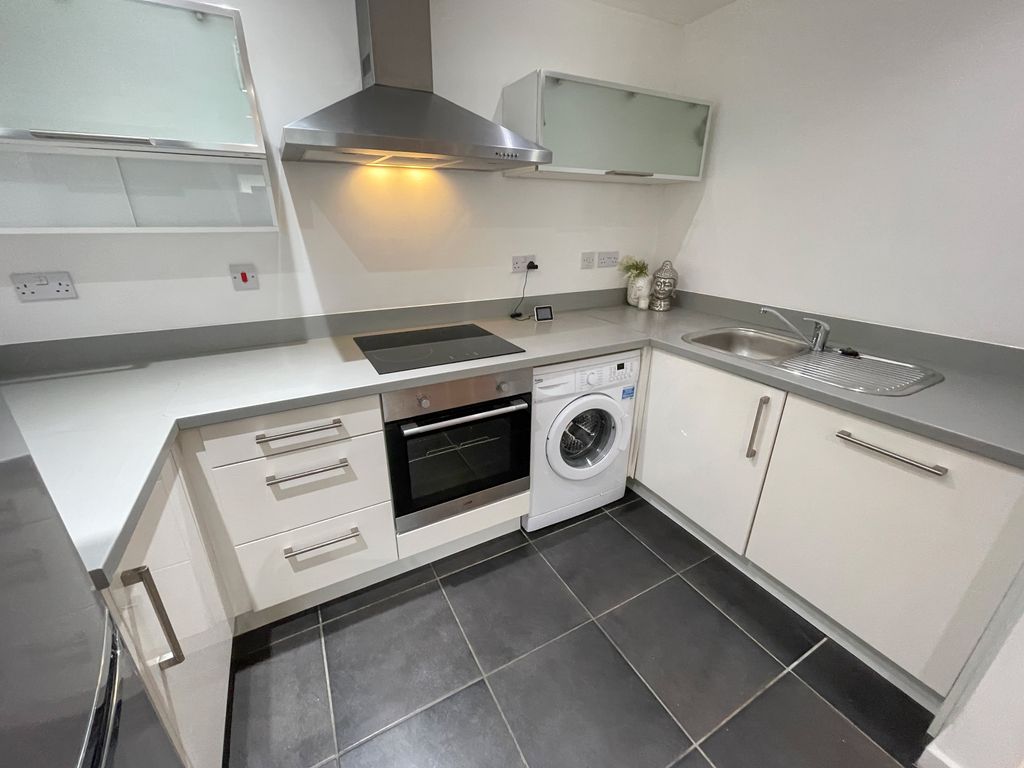 Property photo 3 of 9 25, 33 Cornhill(1)