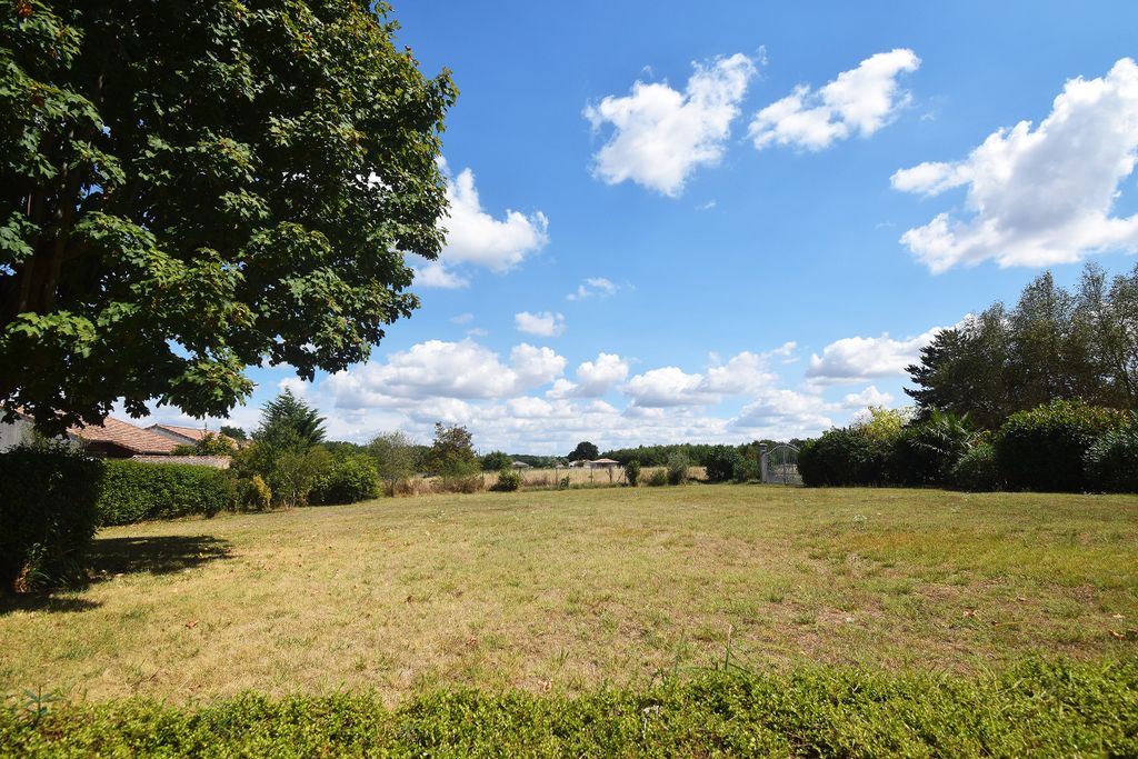 Property photo 2 of 21