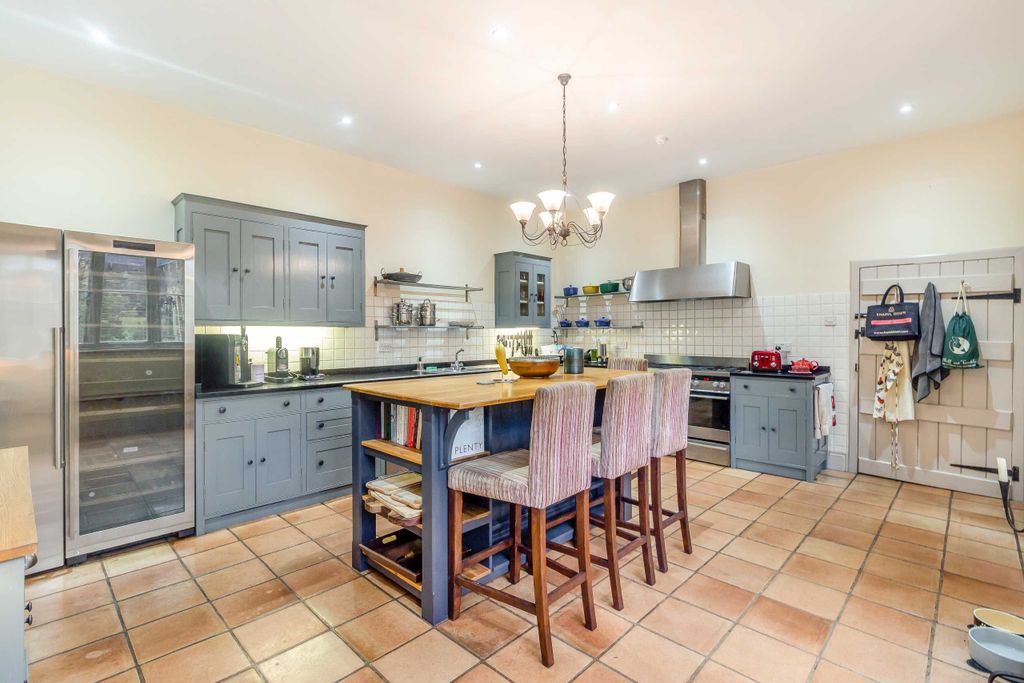 Property photo 2 of 44