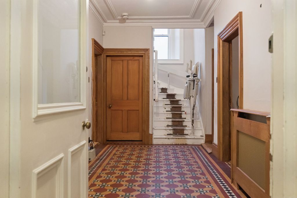 Property photo 2 of 39